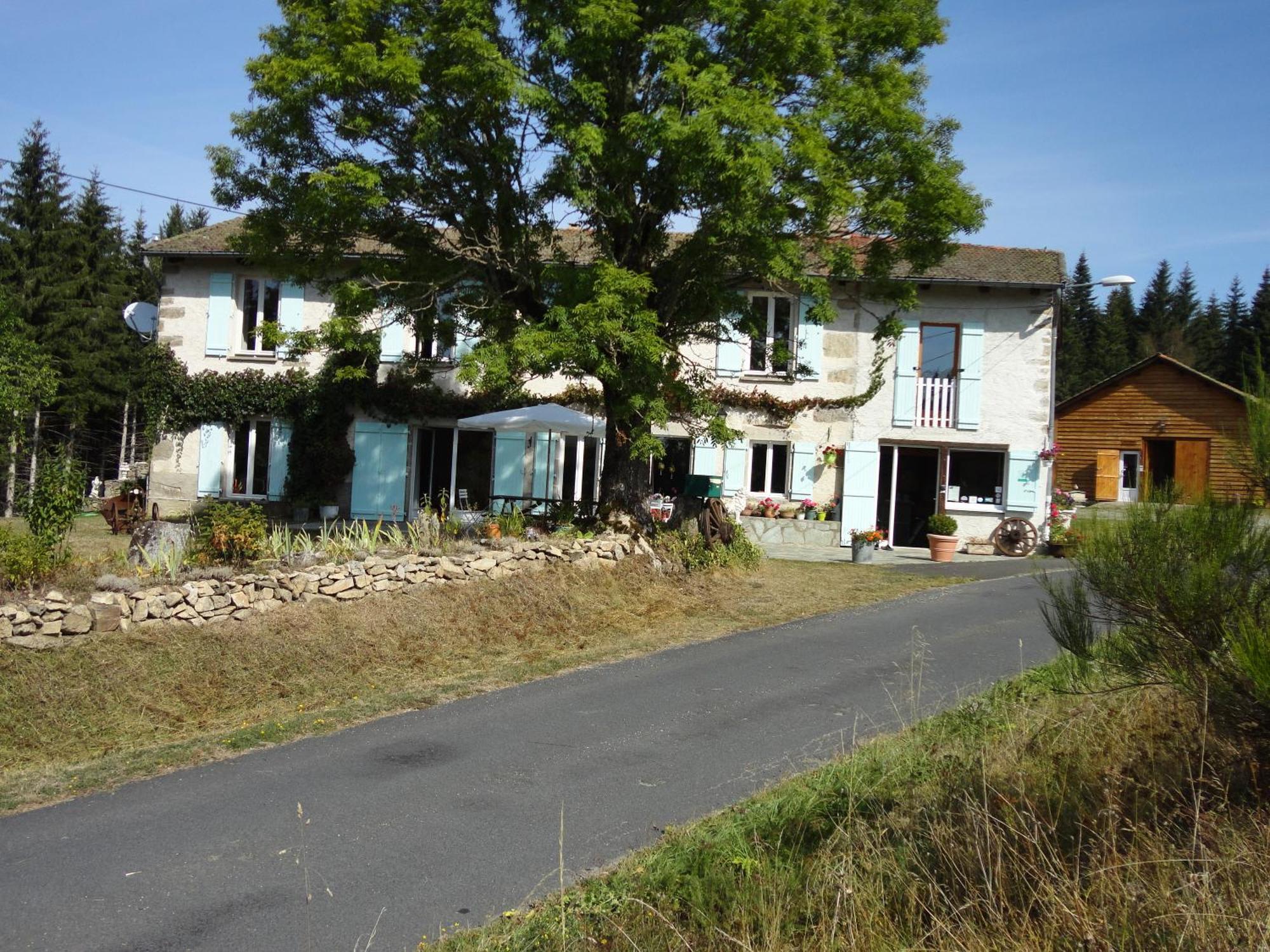 Hotel La Ferme Du Garnasson à Doranges Extérieur photo